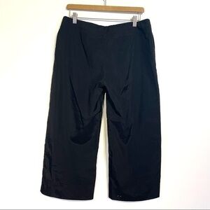 Nike Womens Cropped Capri Workout Pants Black Size 8 - 10 Loose Fitted Active